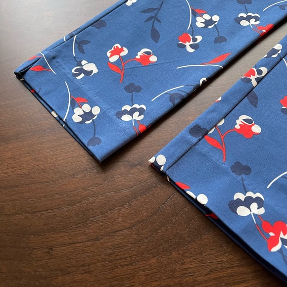BODENUSA PANTS. SIZE 6. Beautiful royal, navy, red and white floral print. - Picture 2 of 11